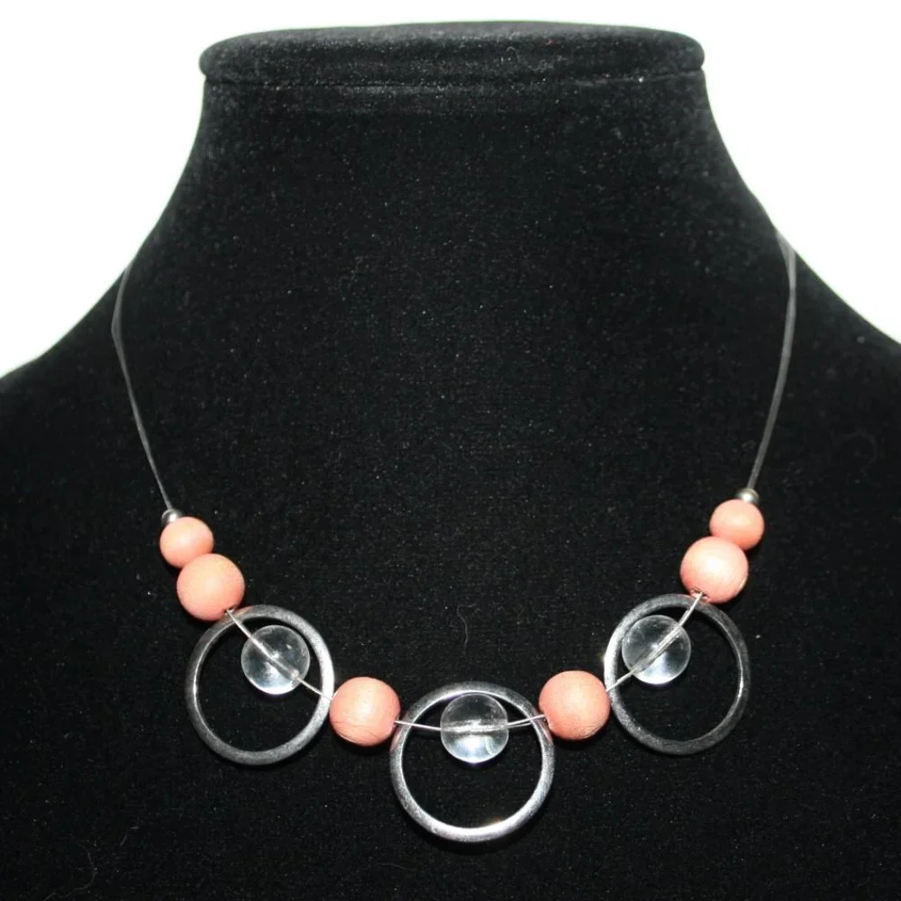 🍑 Vintage Peach Wooden & Silver Necklace · 17”